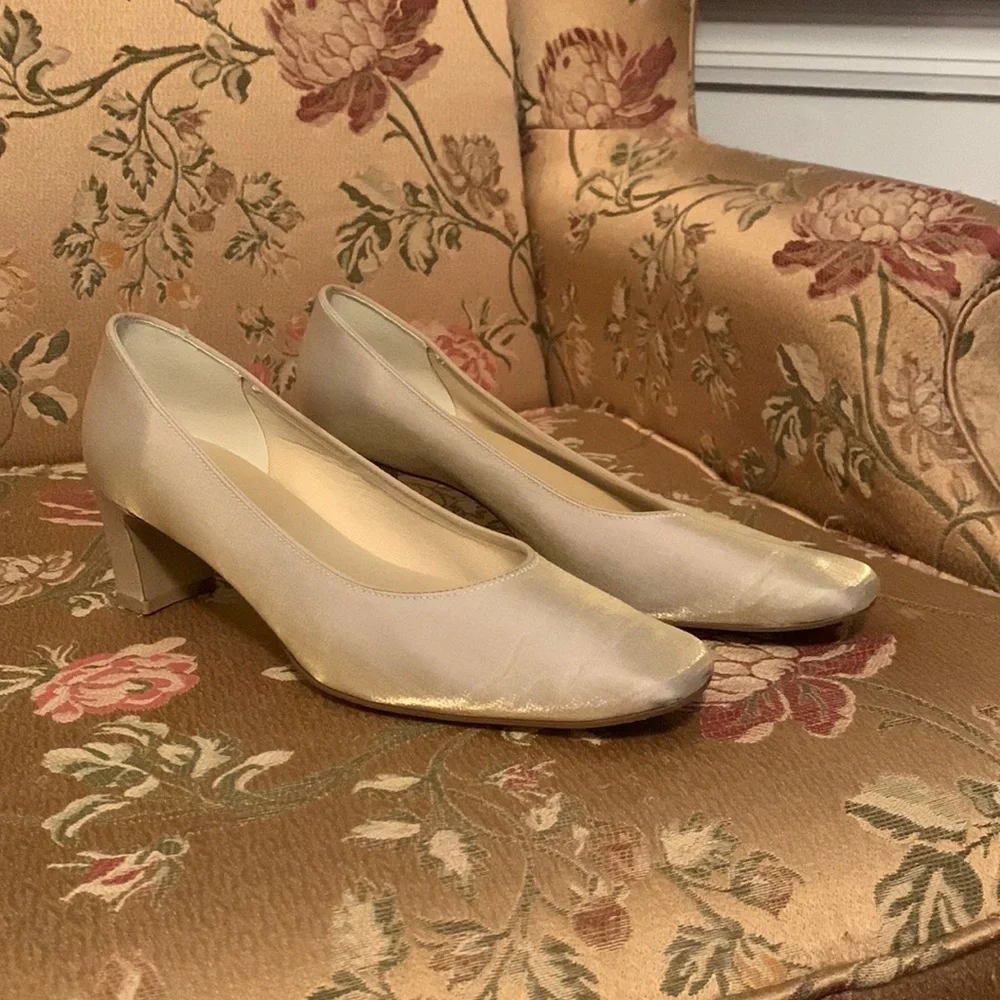 🤎Vintage gold block heels - Picture 1 of 4